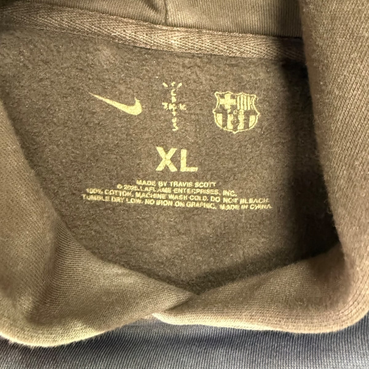 Travis Scott x Nike x FC Barcelona Spray Logo Hoodie Black Size XL (Pre-Owned) - Image 3