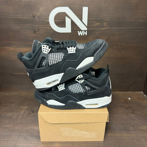 Jordan 4 Retro White Thunder Size 7.5 (Pre-Owned) - Image 1