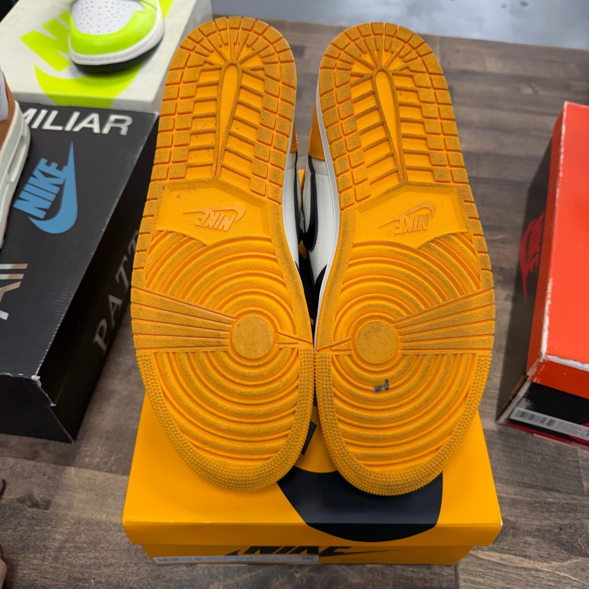 Jordan 1 Retro High OG Taxi Size 11.5 (Pre-Owned) - Image 4