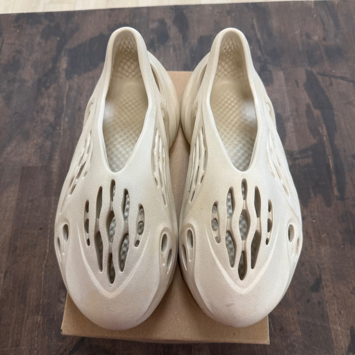 adidas Yeezy Foam RNNR Sand - Image 2