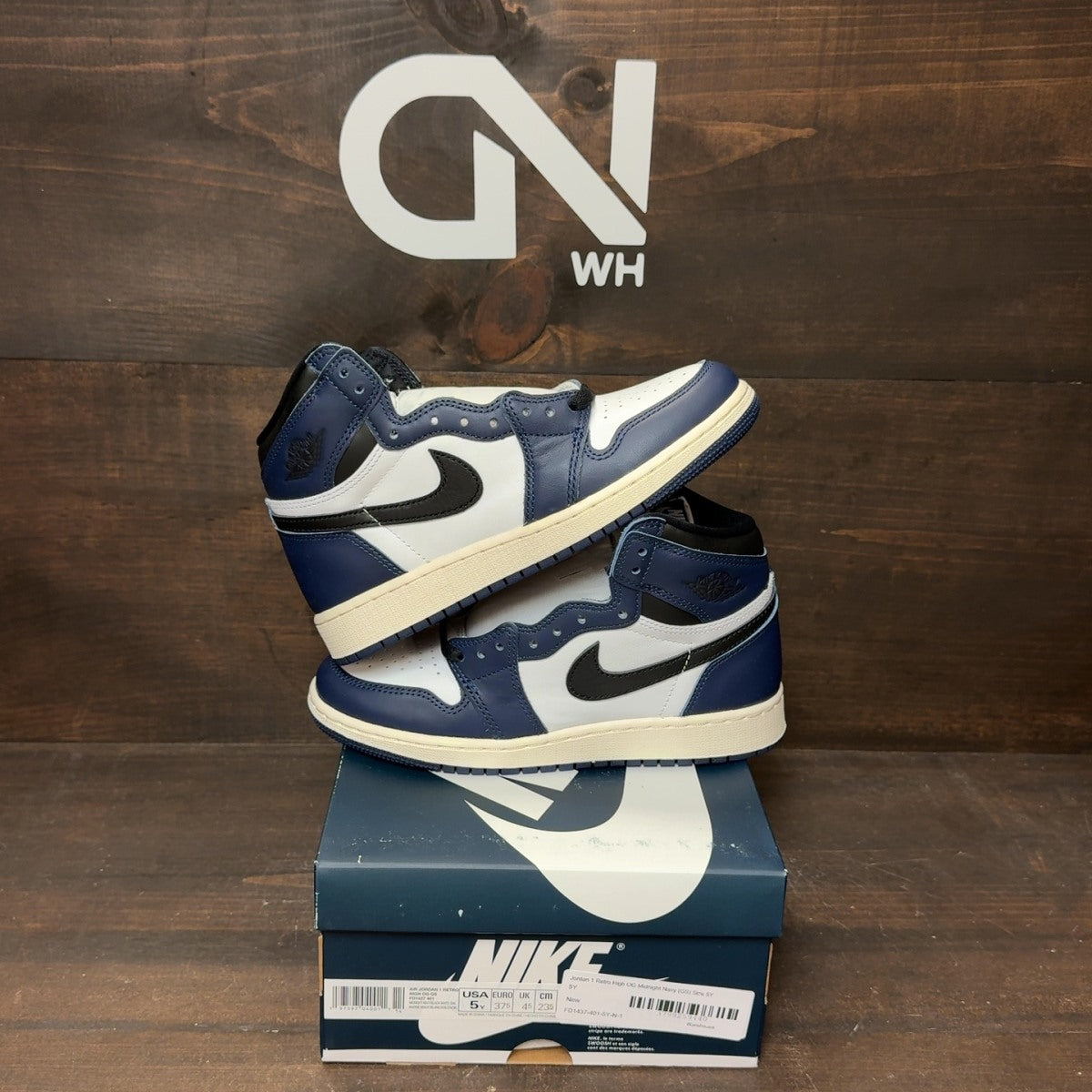 Jordan 1 Retro High OG Midnight Navy (GS) Size 5Y - Image 1