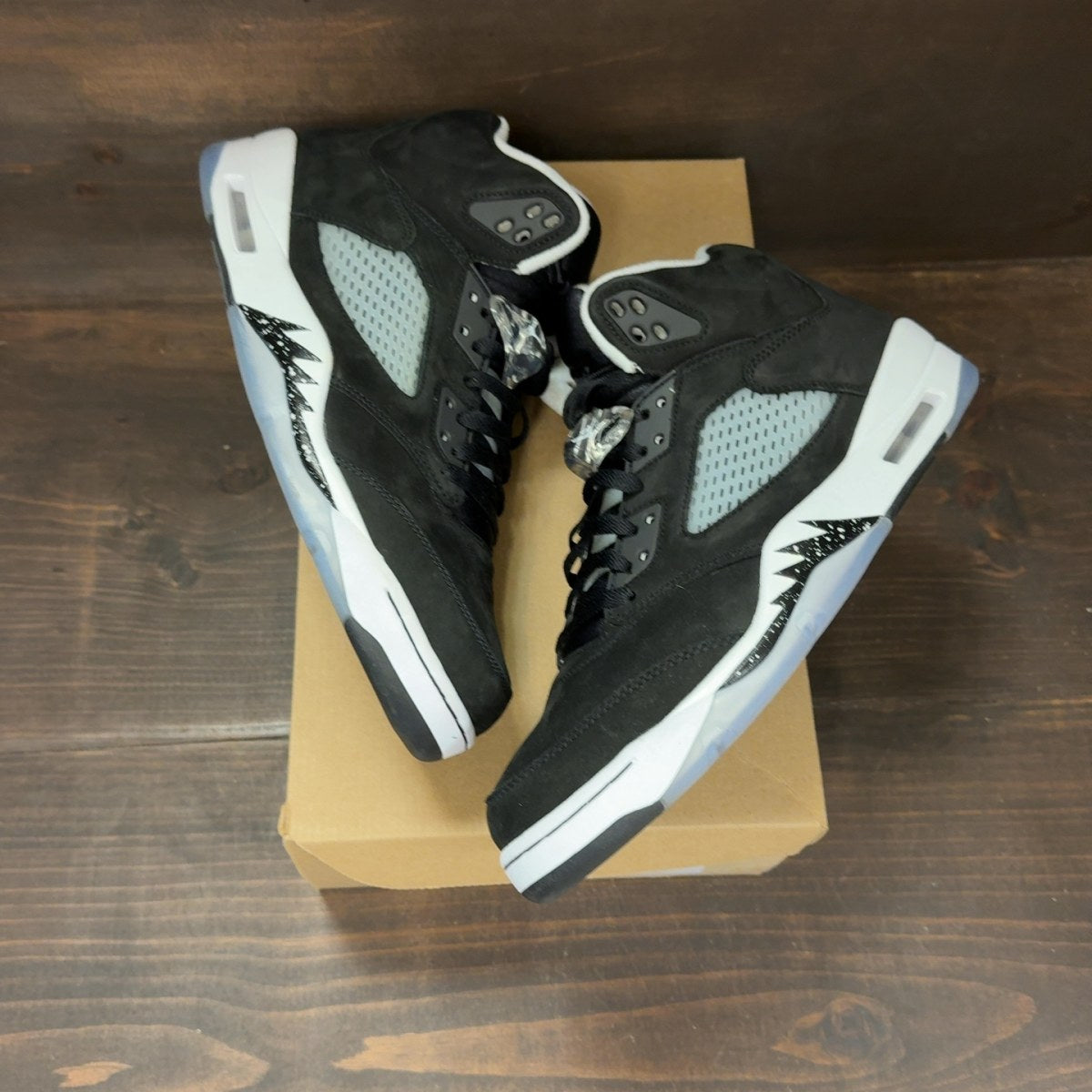 Jordan 5 Retro Moonlight (2021) Size 11 (Pre-Owned) - Image 2
