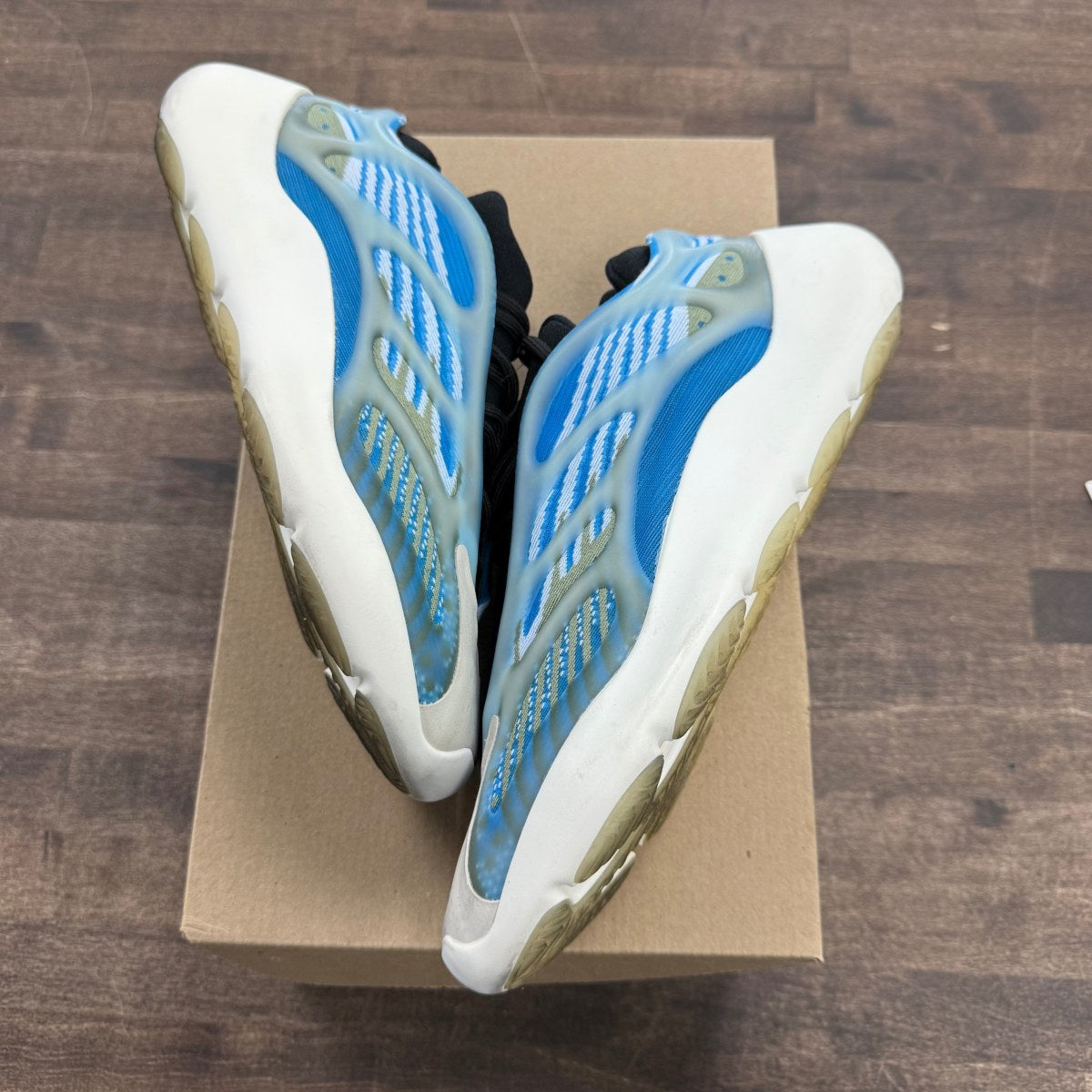 adidas Yeezy 700 V3 Arzareth Size 9.5 (Pre-Owned) - Image 1