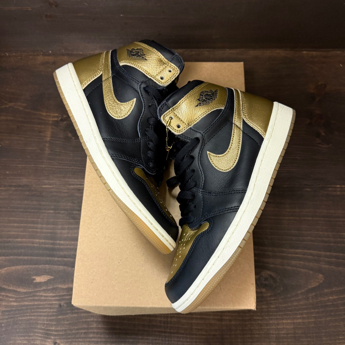 Jordan 1 Retro High OG Black Metallic Gold Size 8.5 (Pre-Owned) - Image 2