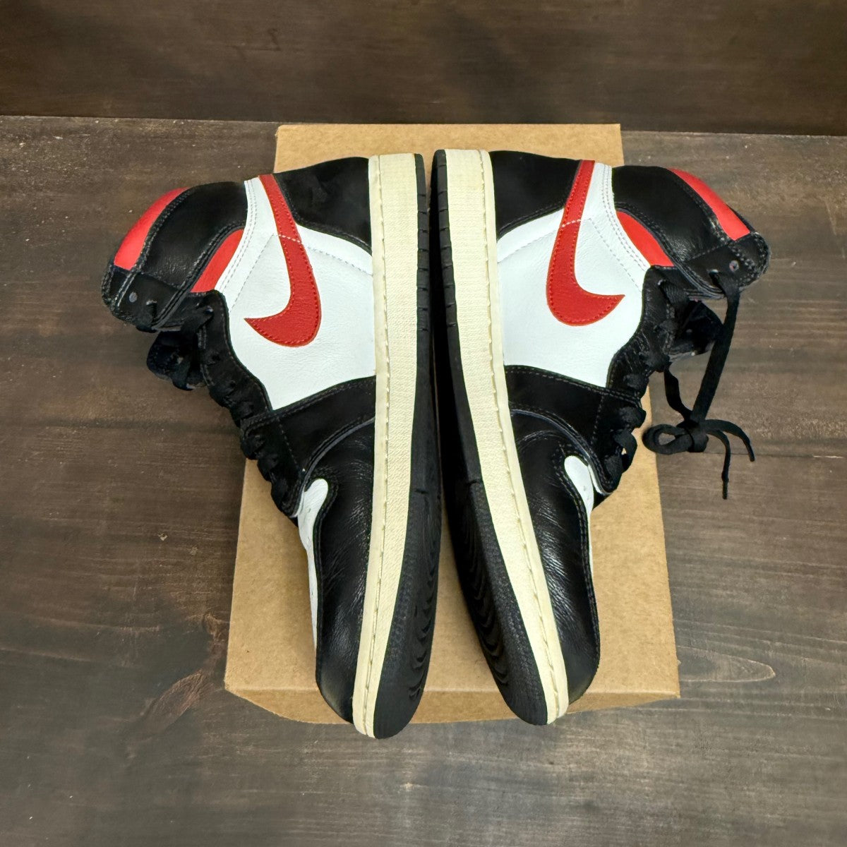 Jordan 1 Retro High Black Gym Red Size 11 (Pre-Owned) - Image 4
