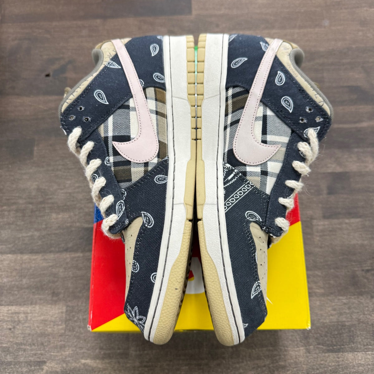 Nike SB Dunk Low Travis Scott Size 12 (Pre-Owned) - Image 2