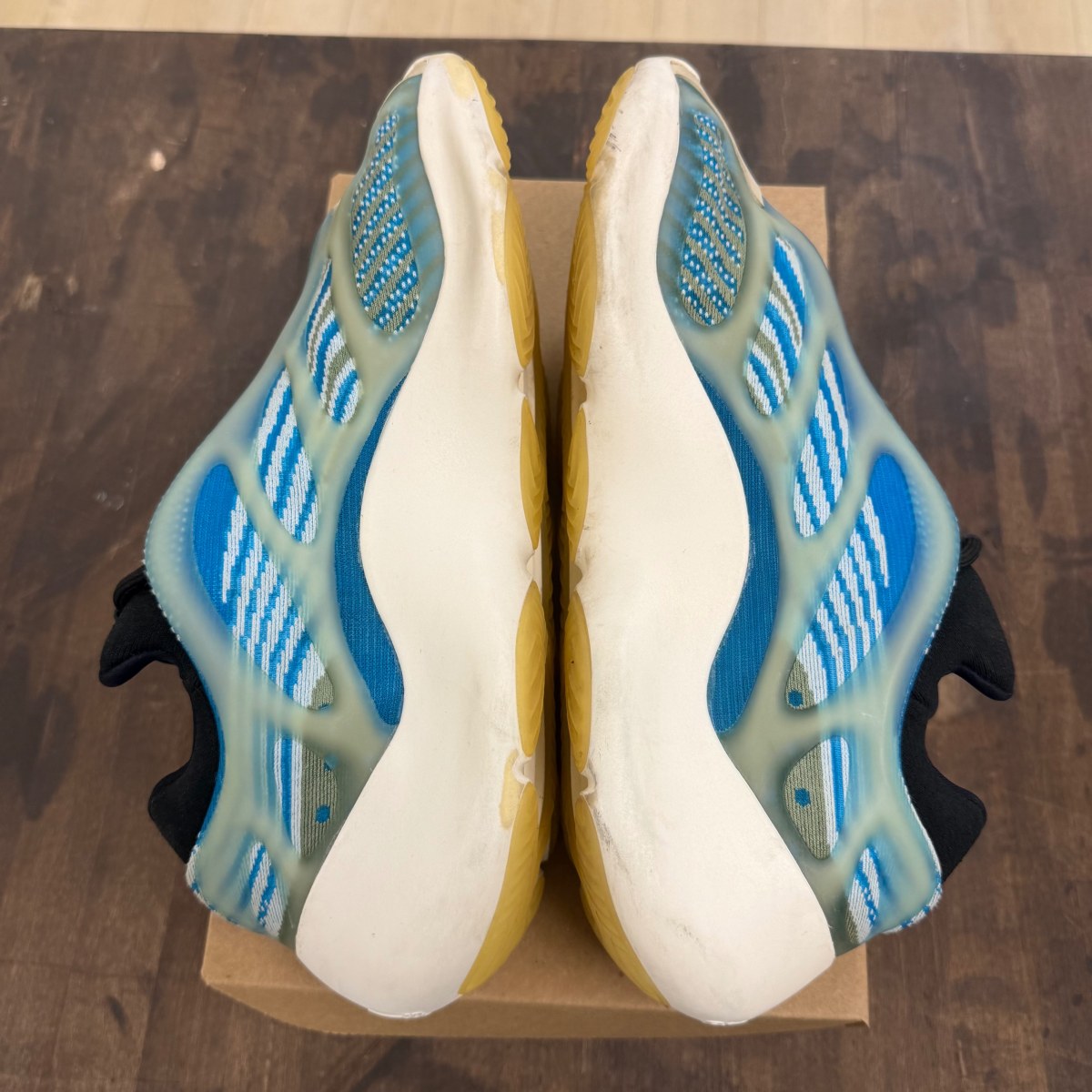 adidas Yeezy 700 V3 Arzareth Size 13 (Pre-Owned) - Image 4