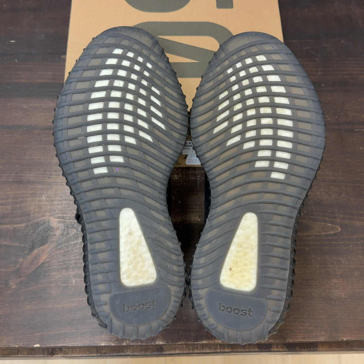 adidas Yeezy Boost 350 V2 Black Red Size 10 (Pre-Owned) - aux