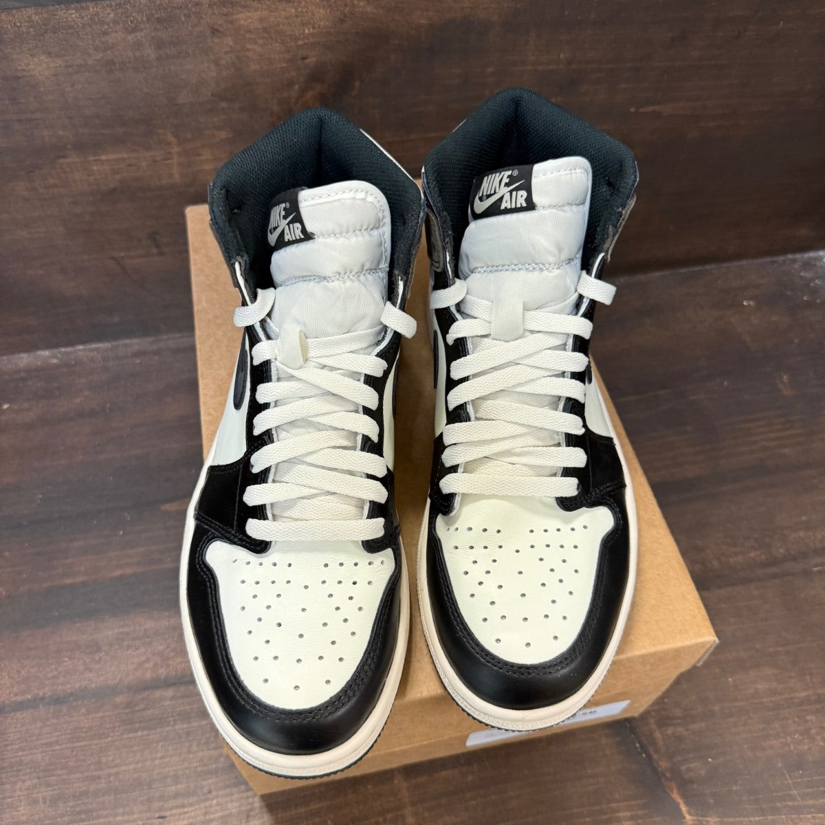Jordan 1 Retro High Dark Mocha Size 8.5 (Pre-Owned) - Image 2