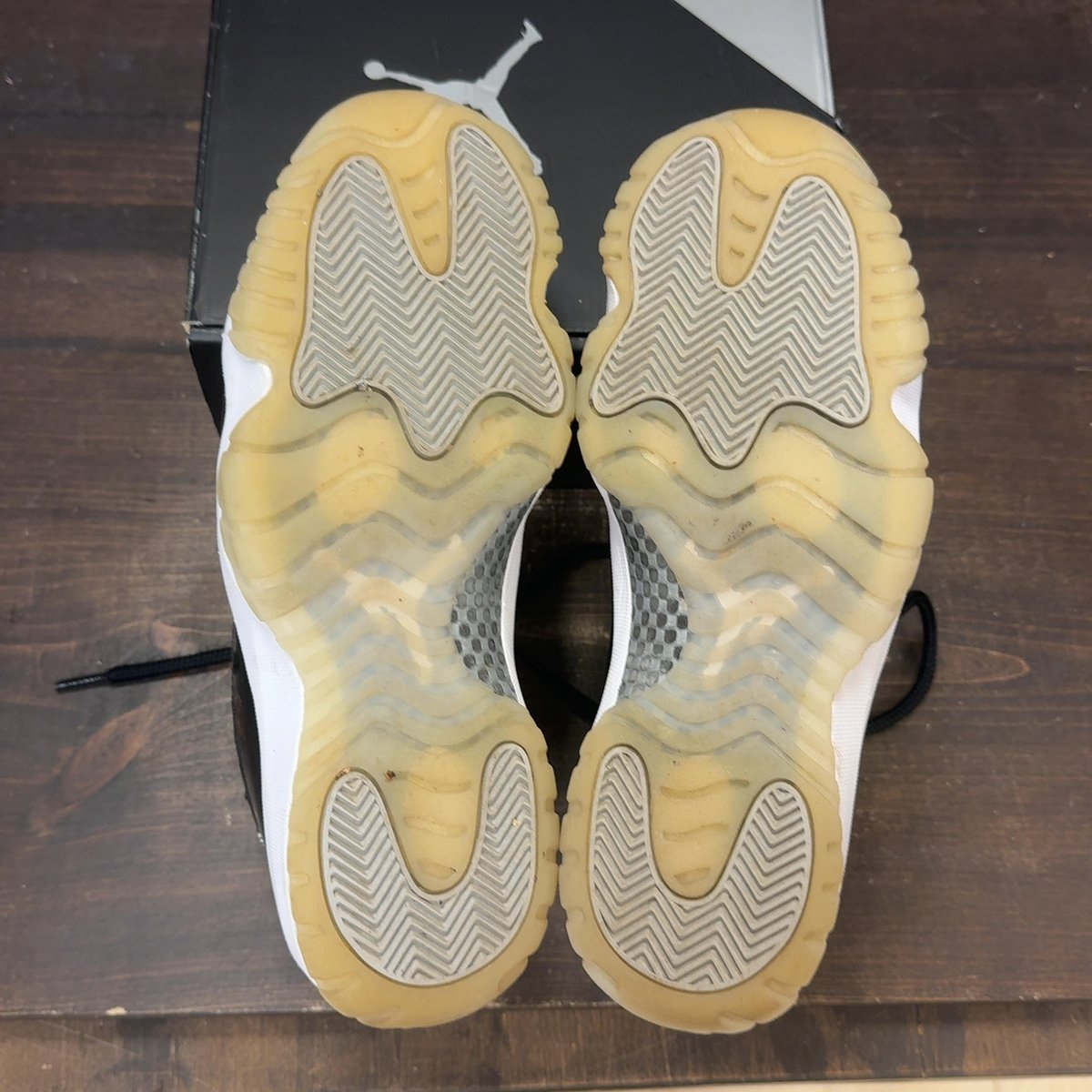 Jordan 11 Retro Jubilee 25th Anniversary Size 9 (Pre-Owned) - aux