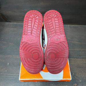 Jordan 1 Retro High OG Chicago Lost and Found Size 9 (Pre-Owned) - tag