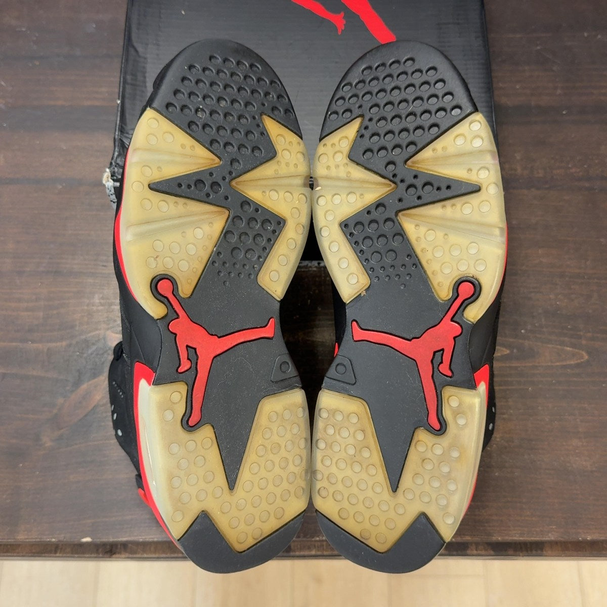 Jordan 6 Retro Infrared Black (2014) Size 10 (Pre-Owned) - aux