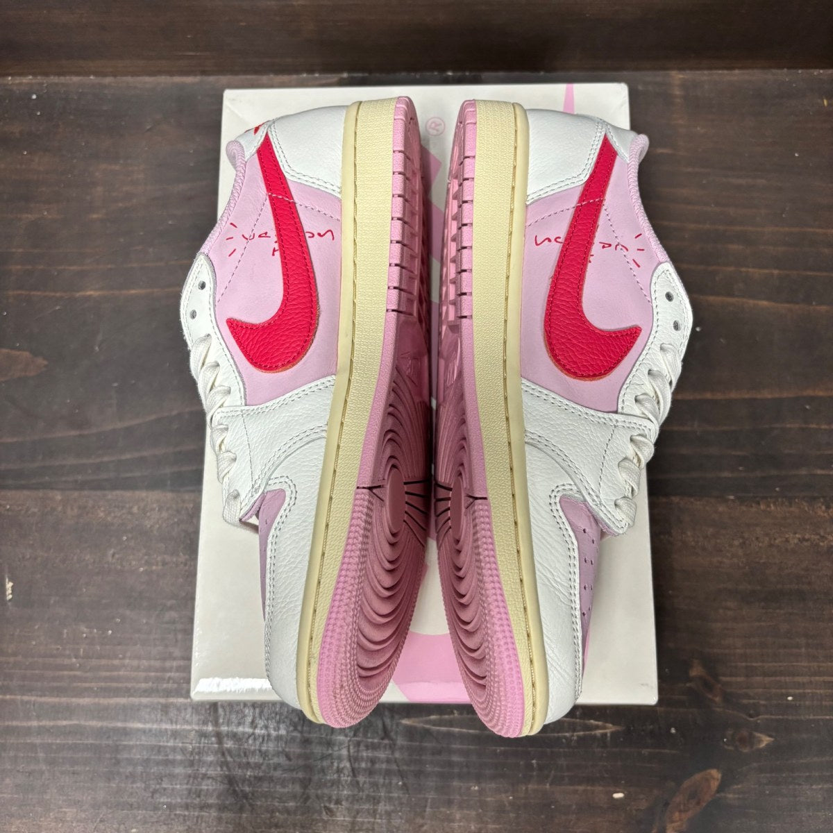 Jordan 1 Retro Low OG SP Travis Scott Sail Tropical Pink - Image 4