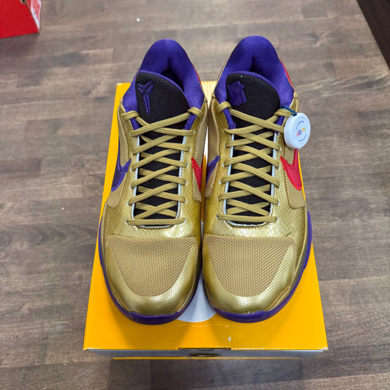 Undefeated Hall of Fame Kobe 5 (USED)