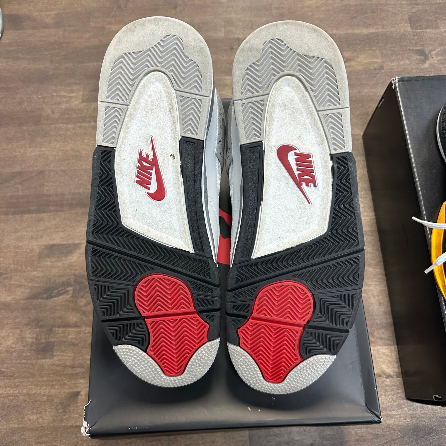 White Cement Jordan 4 (2025) (USED)