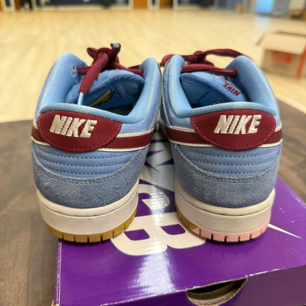 Nike SB Dunk Low Philadelphia Phillies - Image 3