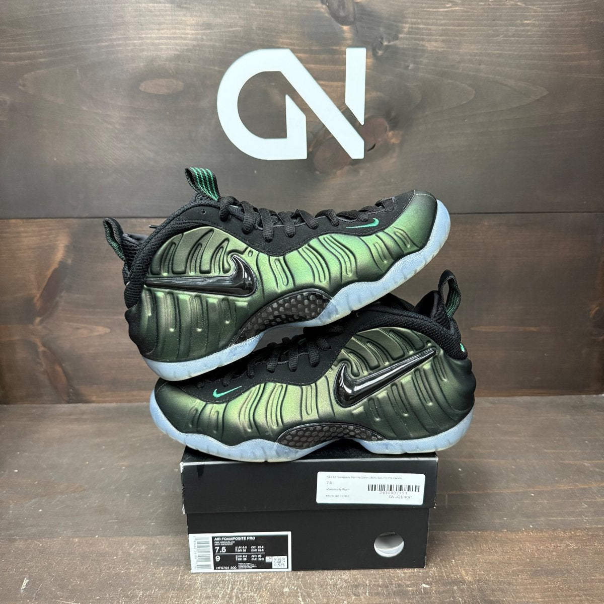 Nike Air Foamposite Pro Pine Green (2025) Size 7.5 (Pre-Owned) - front