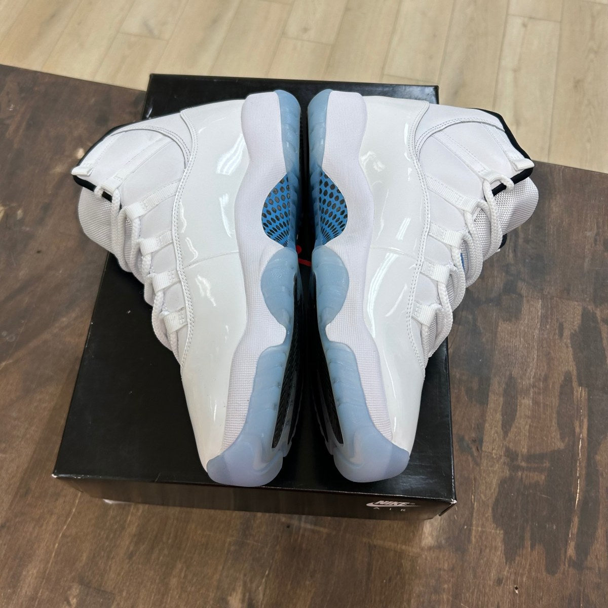 Jordan 11 Retro Legend Blue (2024) Size 11.5 (Pre-Owned) - Image 3