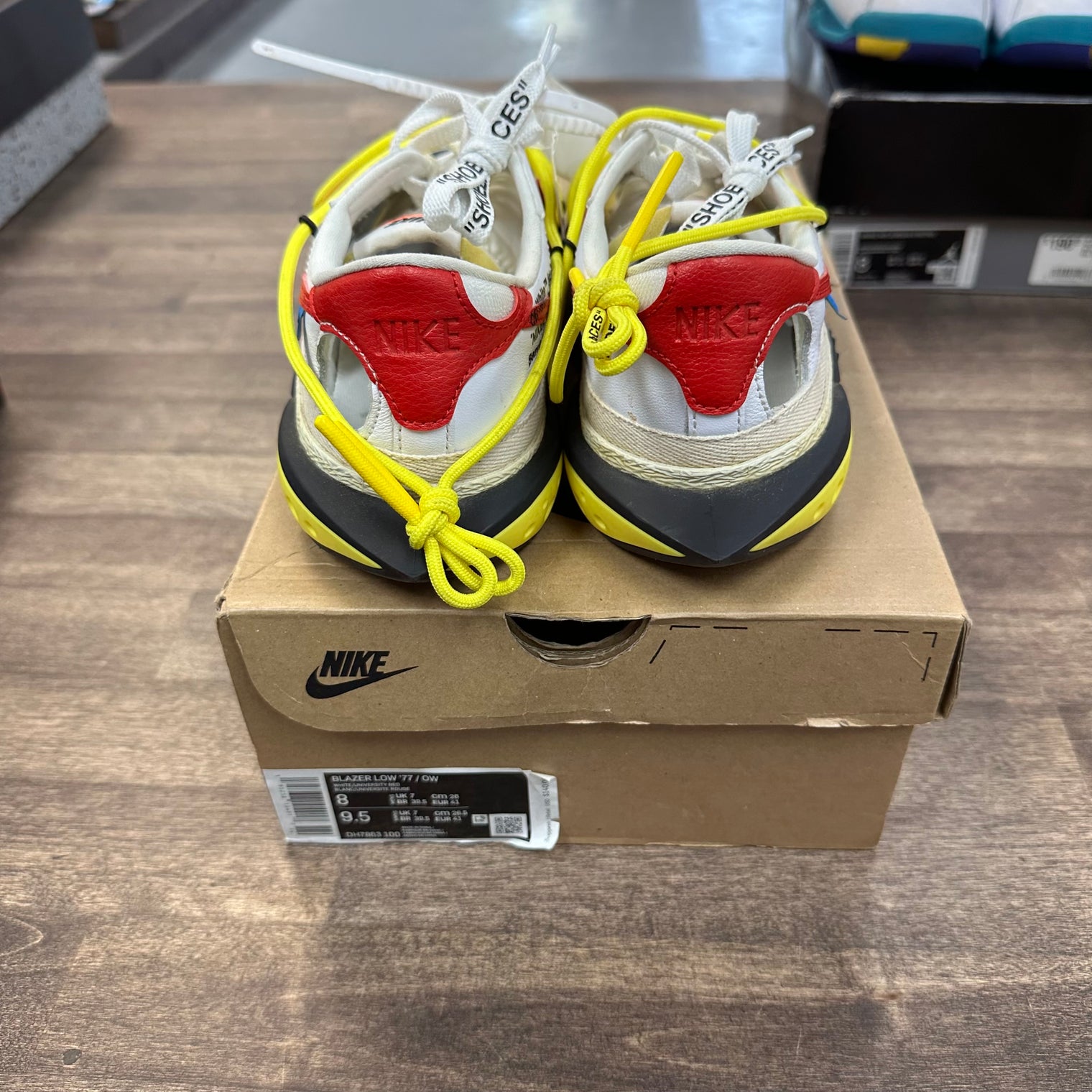 Off-White University Red Blazer Low (USED)