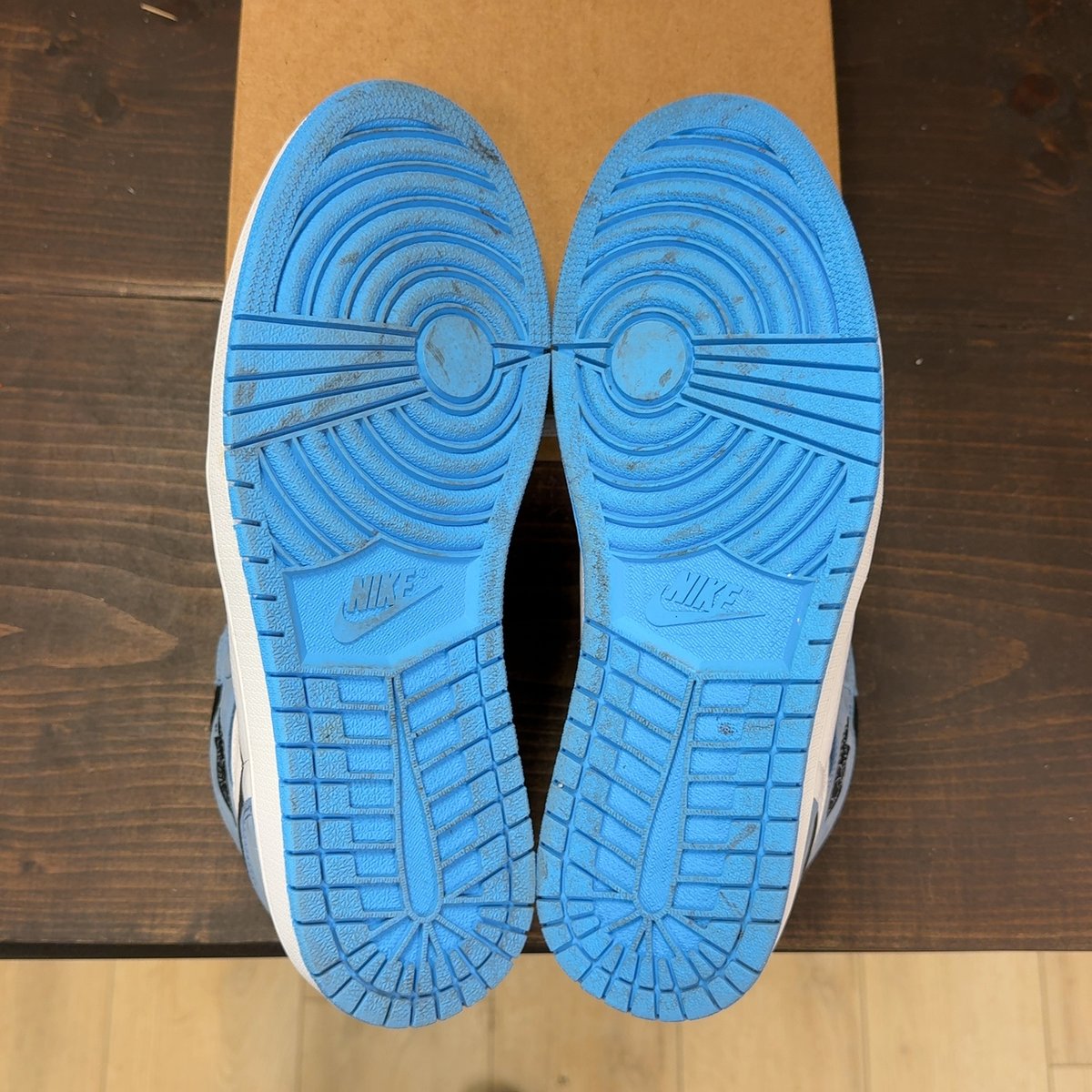 Jordan 1 Retro High OG University Blue Size 11 (Pre-Owned) - aux