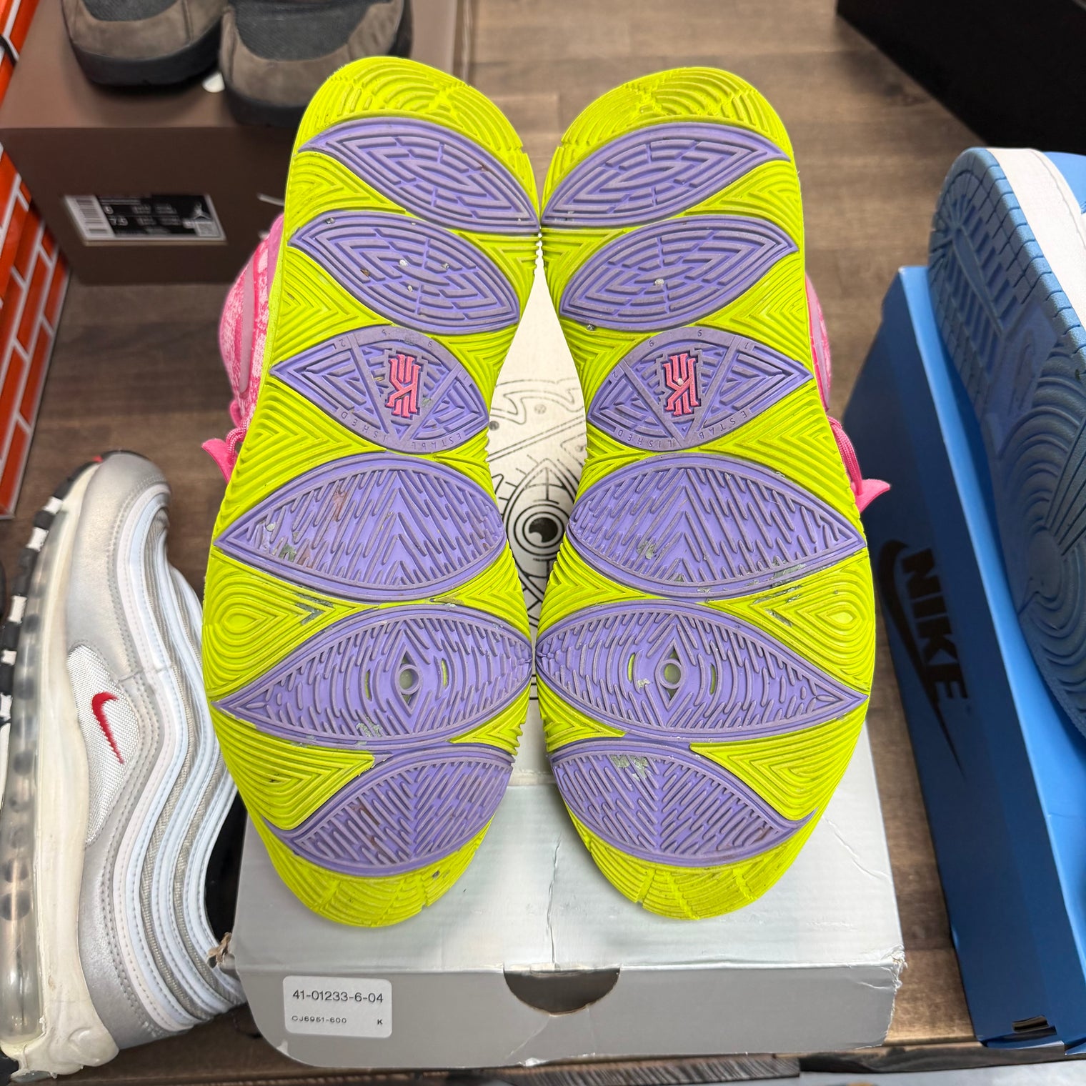Nike Kyrie 5 Spongebob Patrick (US 9.5) (USED)