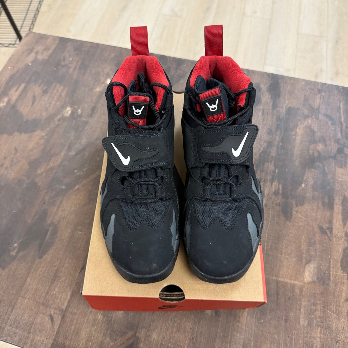 Nike Air DT Max '96 Falcons - Image 2