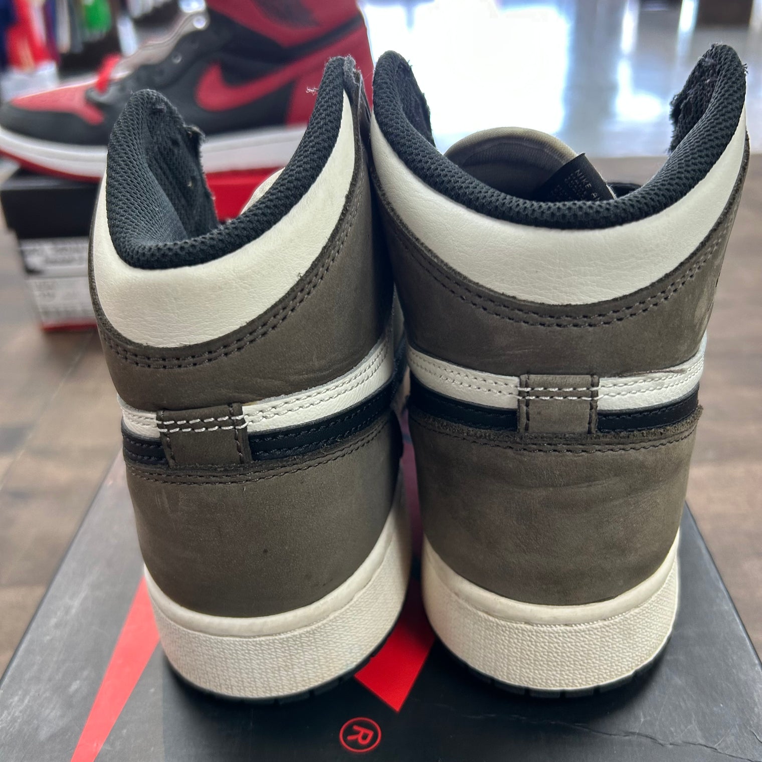 Dark Mocha Jordan 1 High (USED)