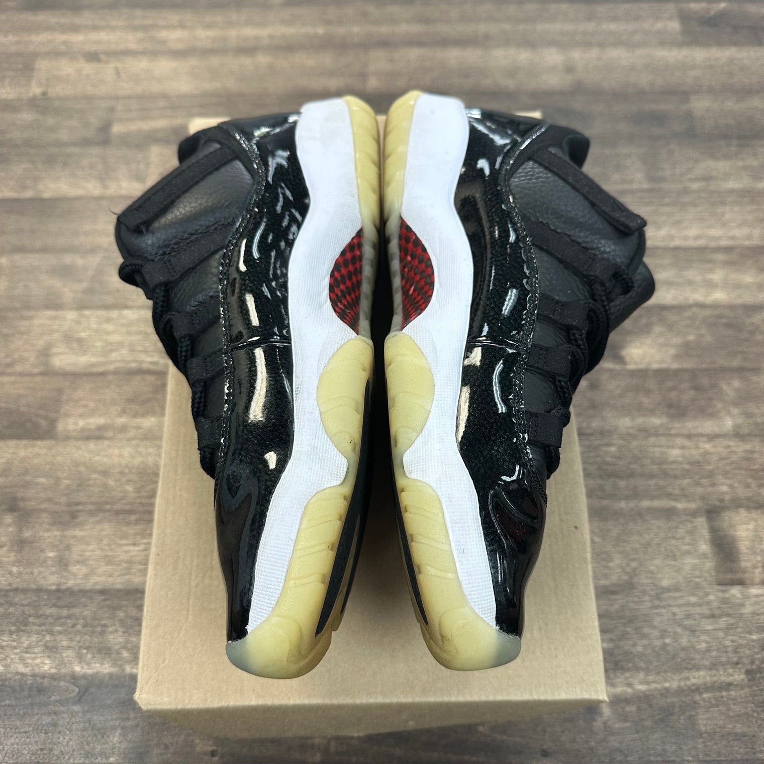 Jordan 11 Low 72-10 (USED, No Box)