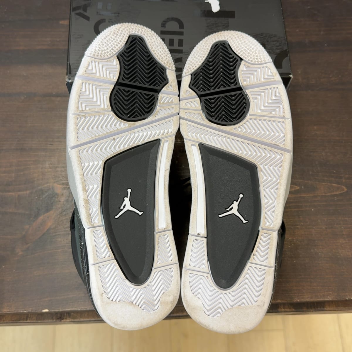 Jordan 4 Retro Fear (2024) Size 8.5 (Pre-Owned) - aux