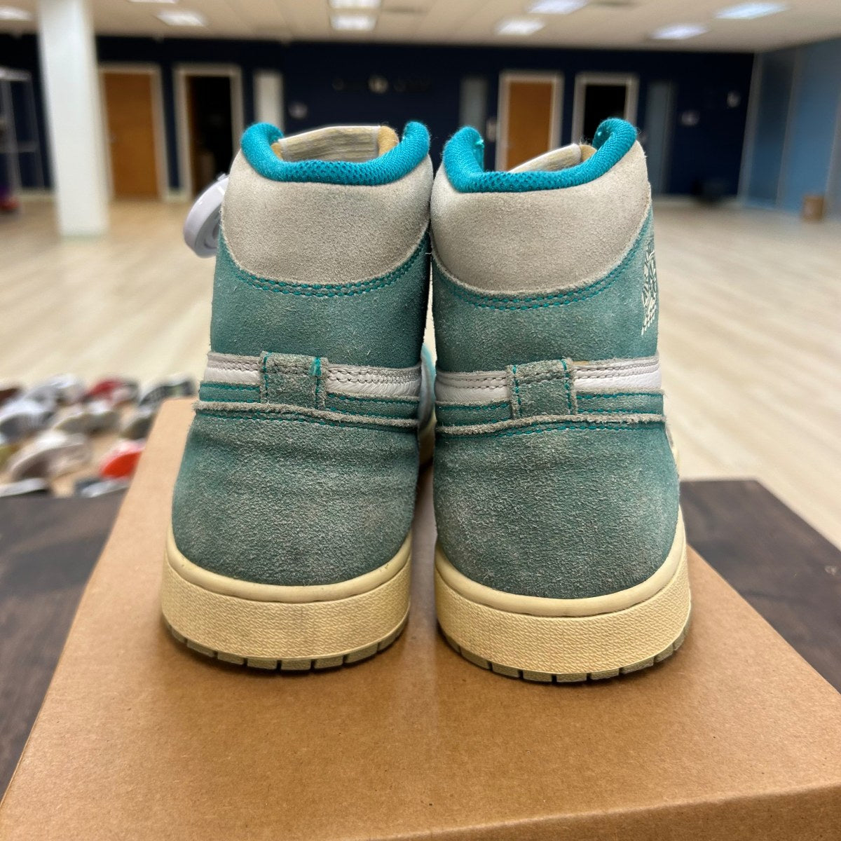Jordan 1 Retro High Turbo Green Size 9.5 (Pre-Owned) - Image 4