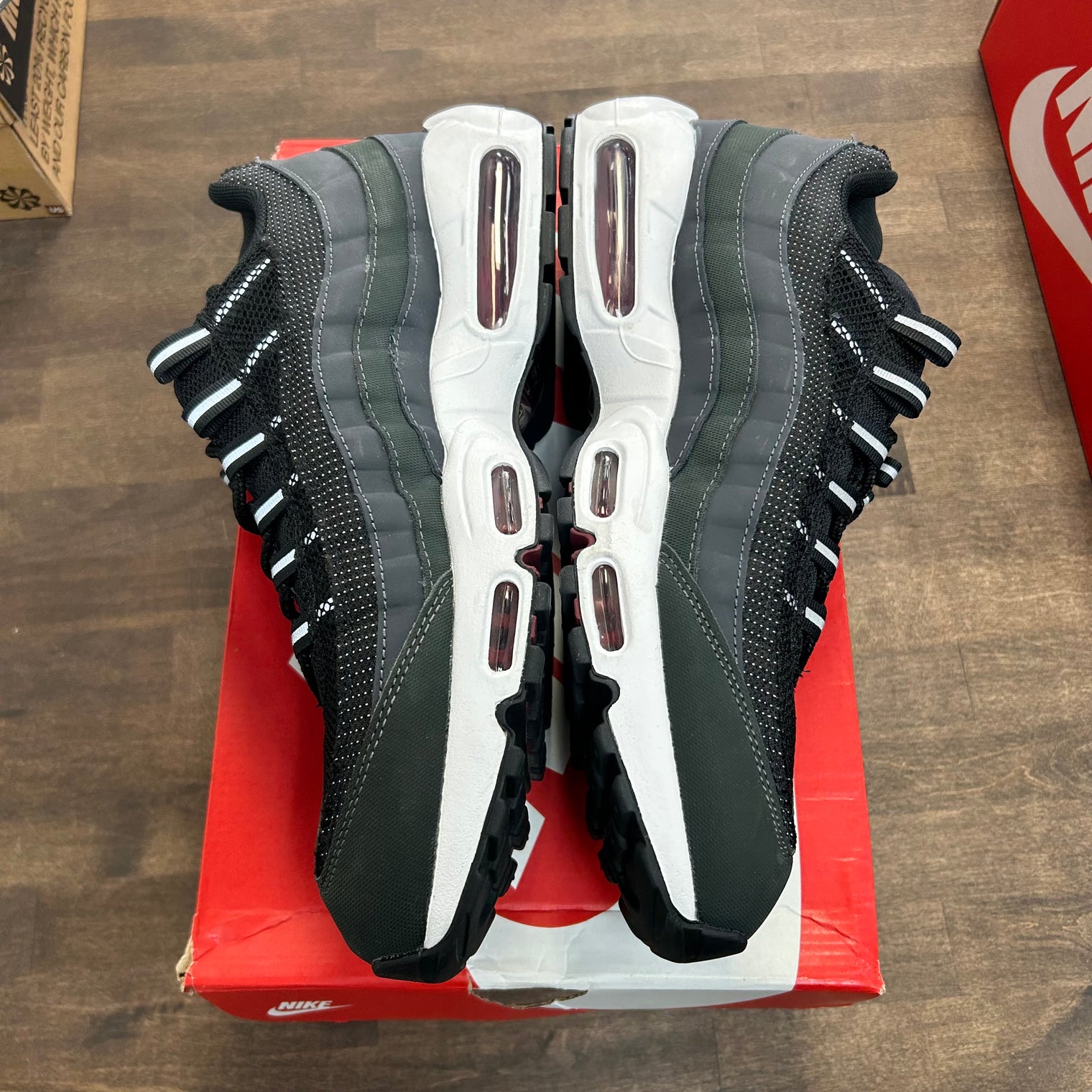 Anthracite Team Red Air Max 95 (USED)