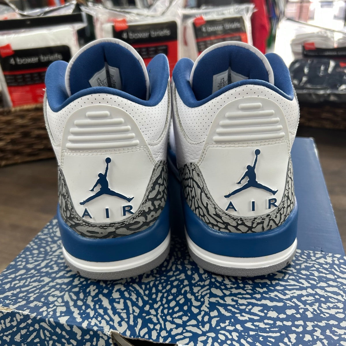 Jordan 3 Retro Wizards Size 7.5 (Pre-Owned) - Image 4