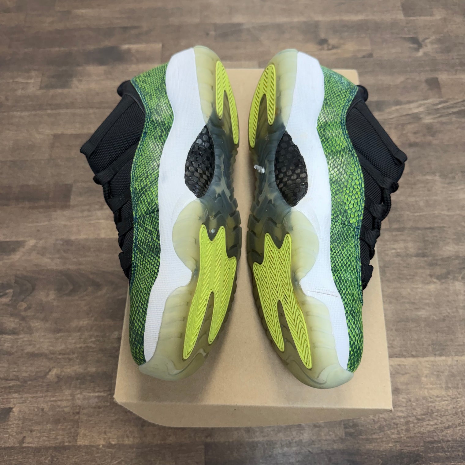 Jordan 11 Retro Low Green Snakeskin (US 8) (USED, No Box)