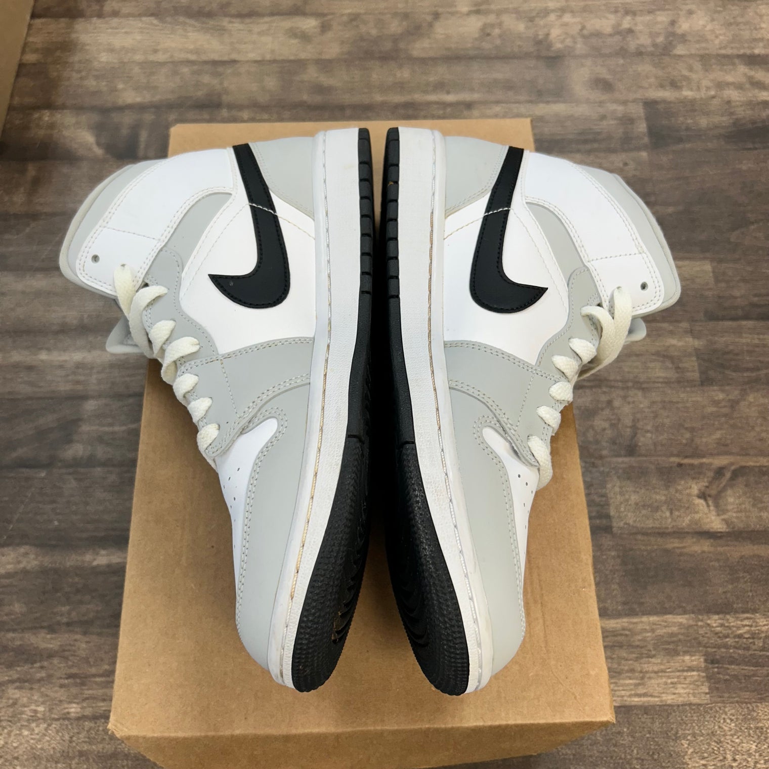 Light Smoke Grey Jordan 1 Mid (W) (USED, No Box)