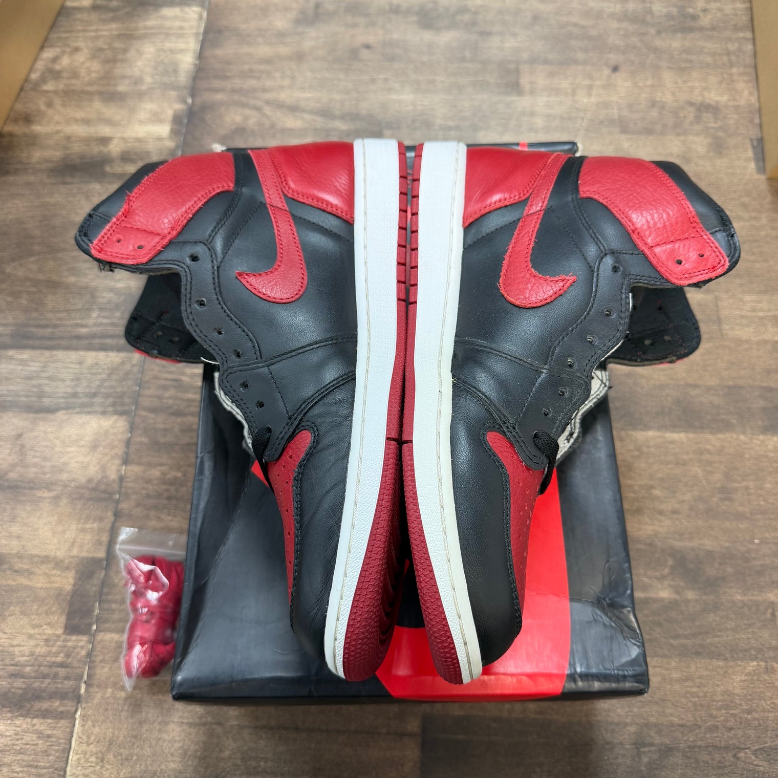 Bred Banned Jordan 1 High (2016) (Lightly Worn)