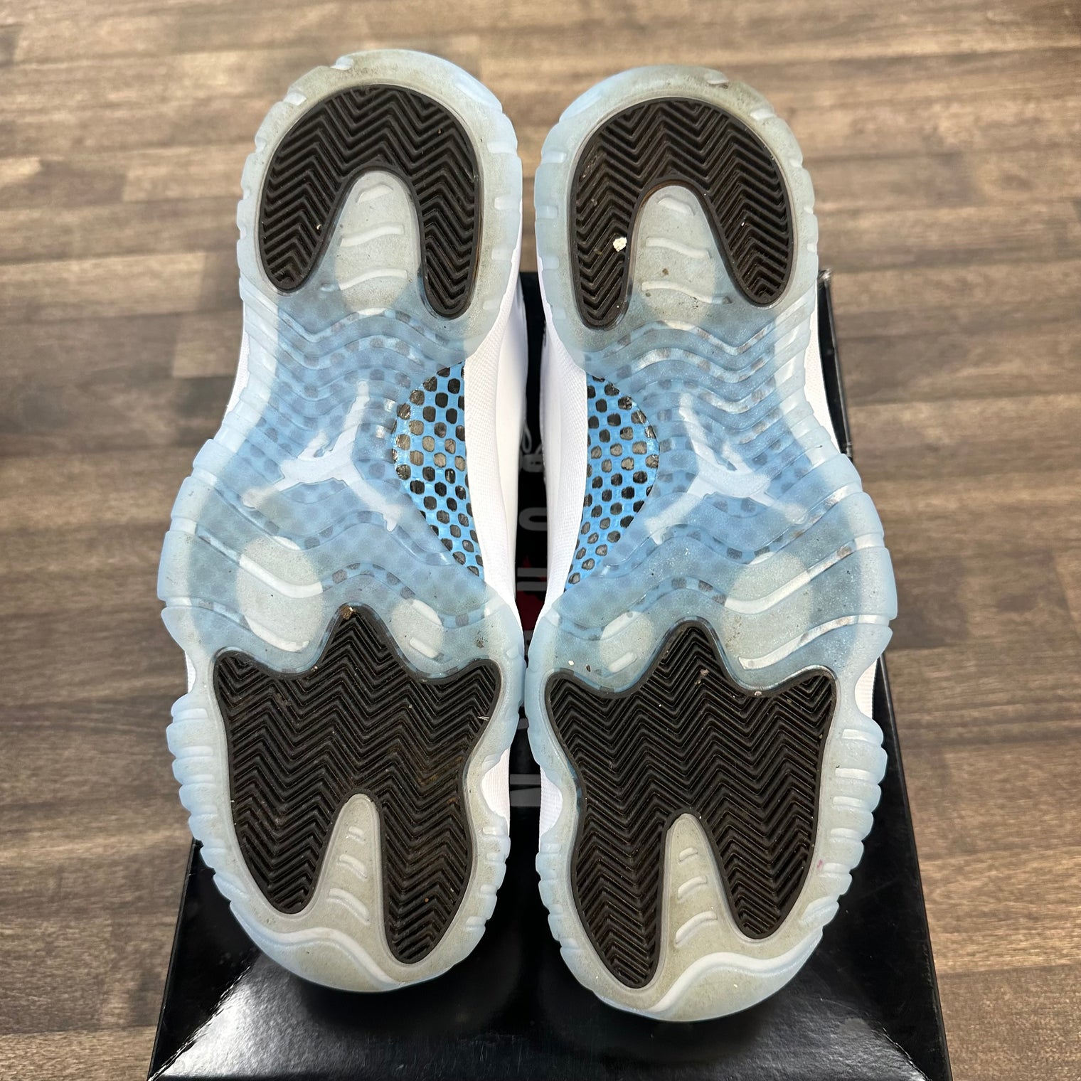 Legend Blue Jordan 11 2024 (USED)