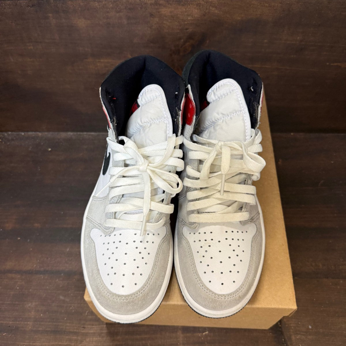 Jordan 1 Retro High Light Smoke Grey Size 8 (Pre-Owned) - Image 2