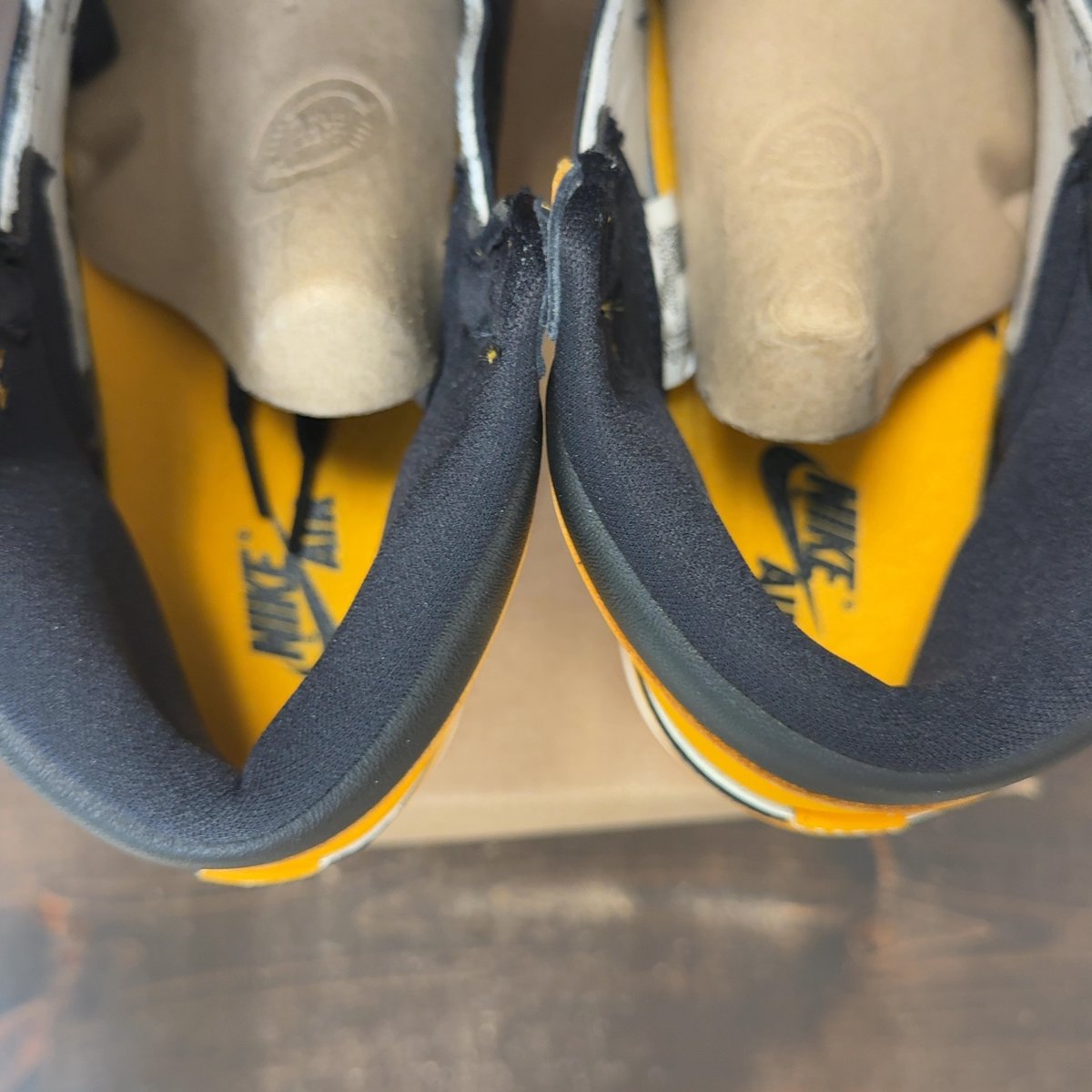 Jordan 1 Retro High OG Taxi Size 8.5 (Pre-Owned) - aux