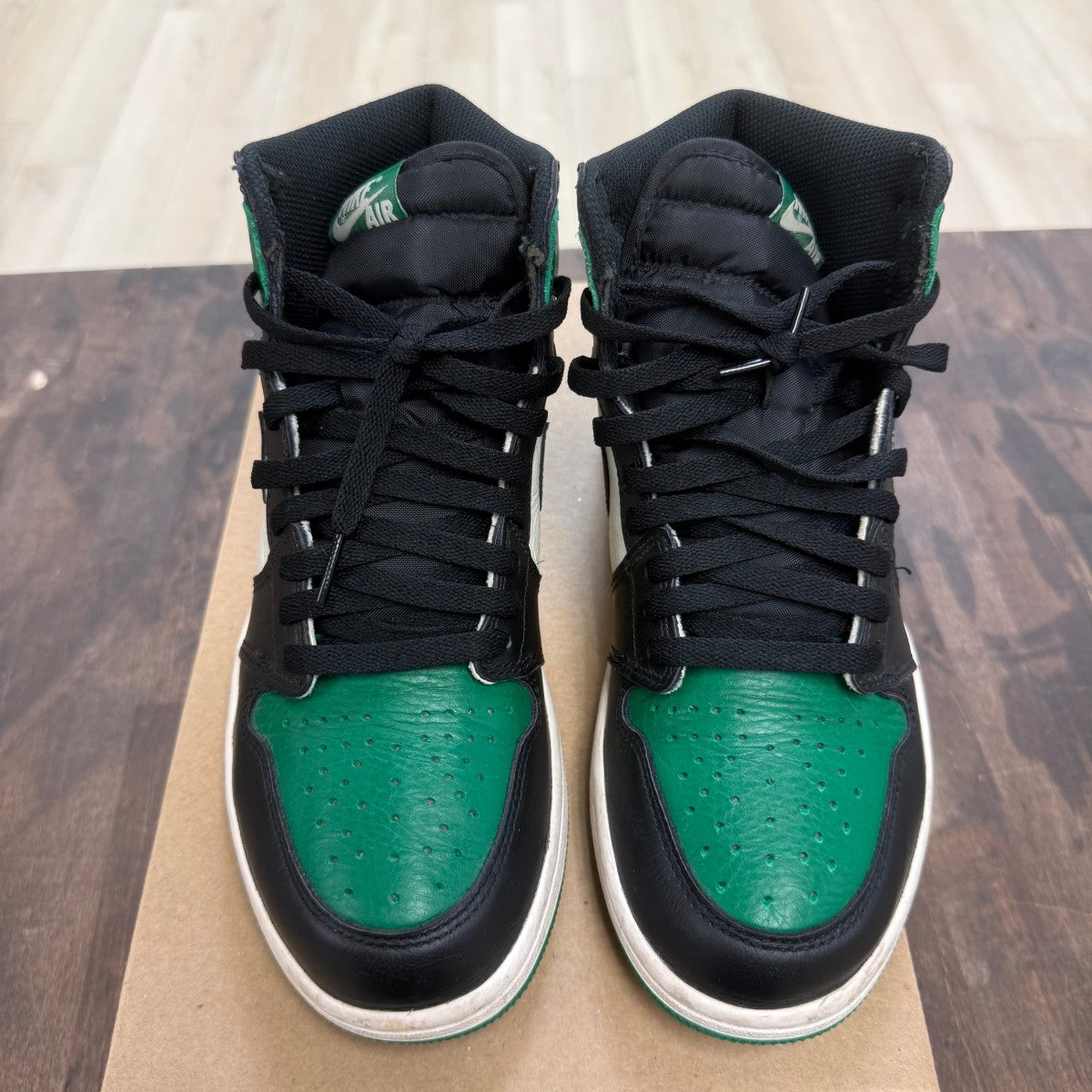 Jordan 1 Retro High Pine Green Size 8.5 (Pre-Owned) - Image 2