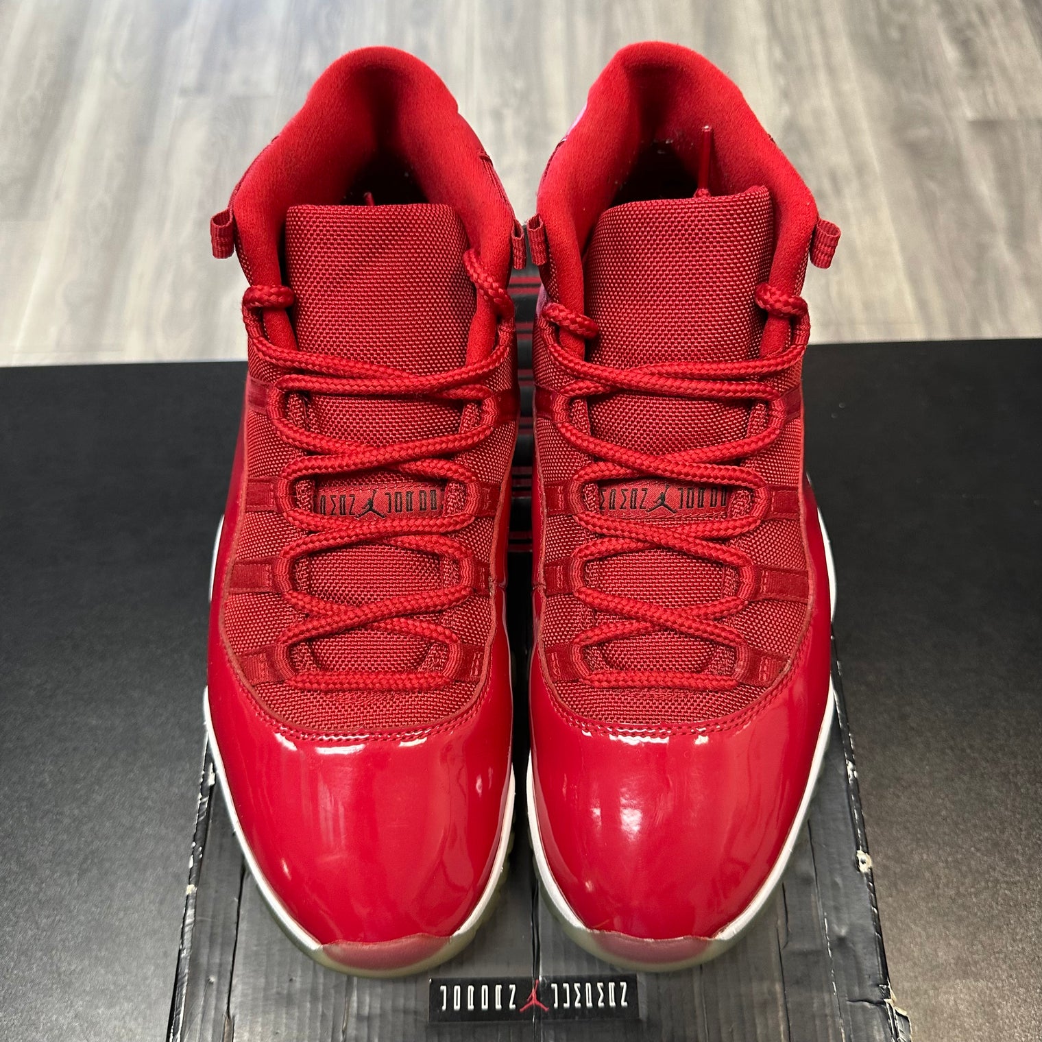 Win like 96 Jordan 11 (USED, half box)