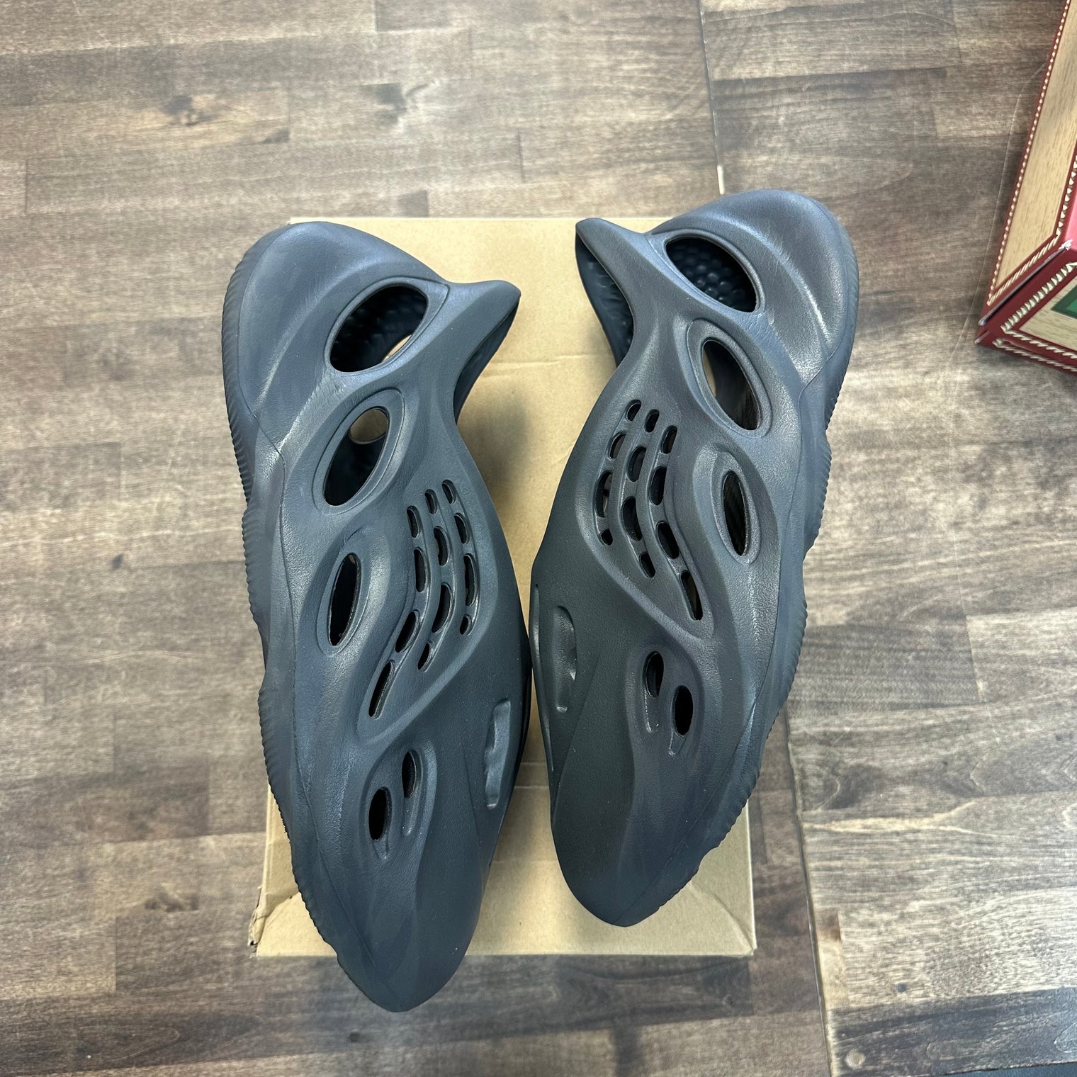 Onyx Yeezy Foam RNNR (USED)