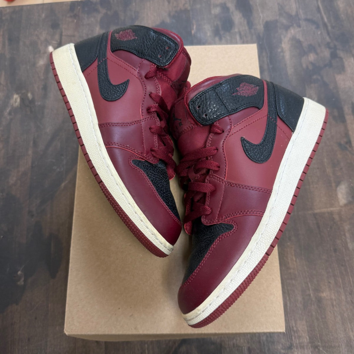 Jordan 1 Mid Team Red Black White (GS) Size 6.5Y (Pre-Owned) - Image 1