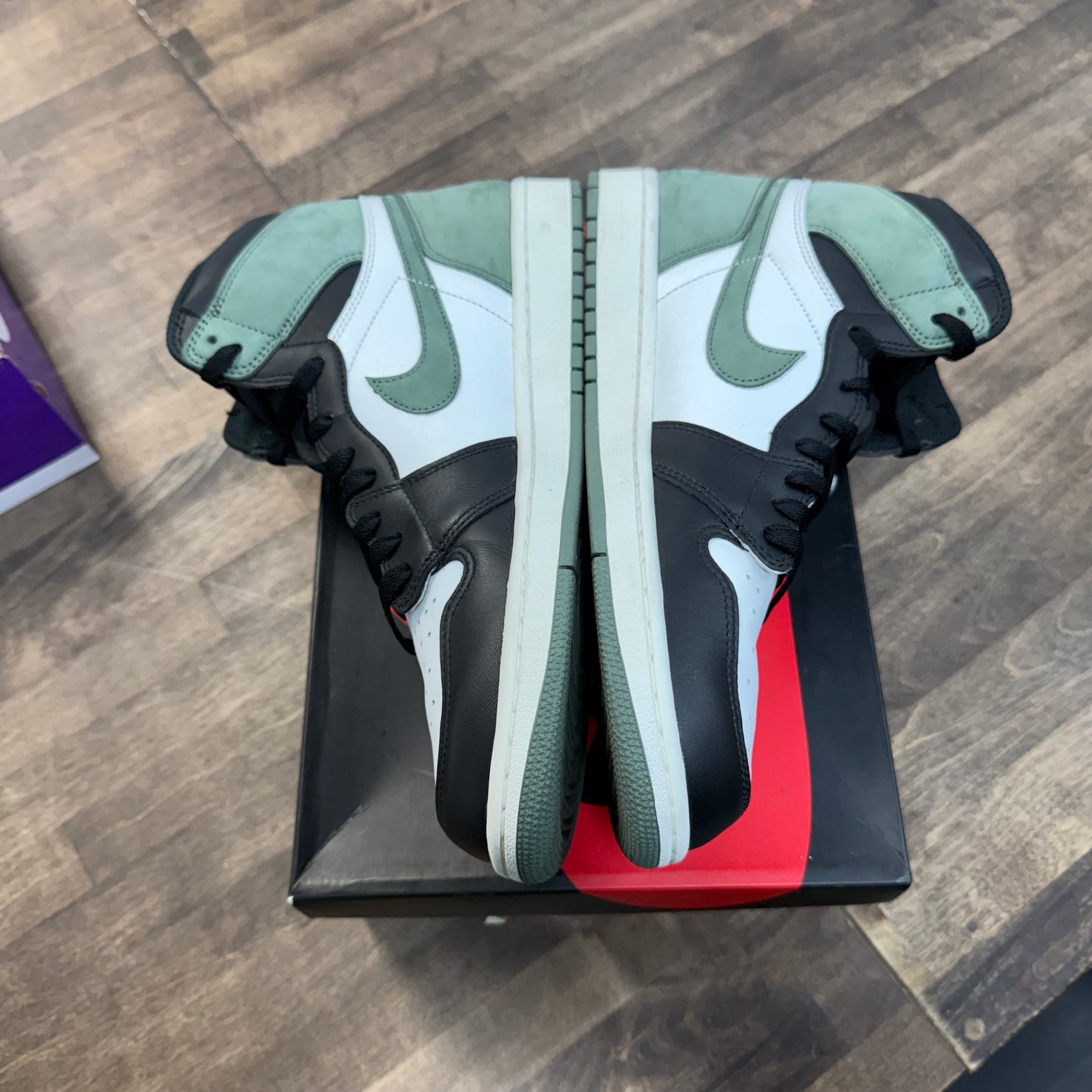 Clay Green Jordan 1 Retro High (USED)