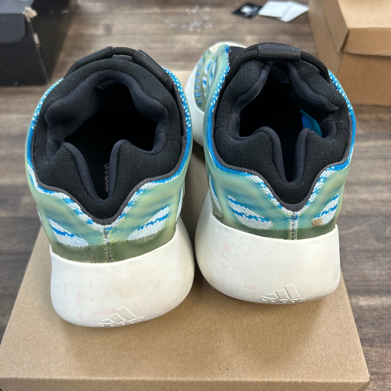 Arzareth Yeezy 700 V3 (USED,No Box)