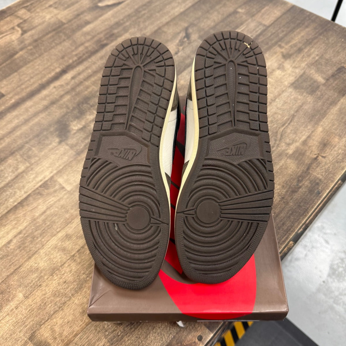 Jordan 1 Retro High OG SP Travis Scott Mocha Size 10.5 (Pre-Owned) - Image 5