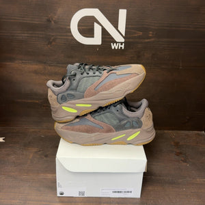 adidas Yeezy Boost 700 Mauve Size 8 (Pre-Owned) - Image 1