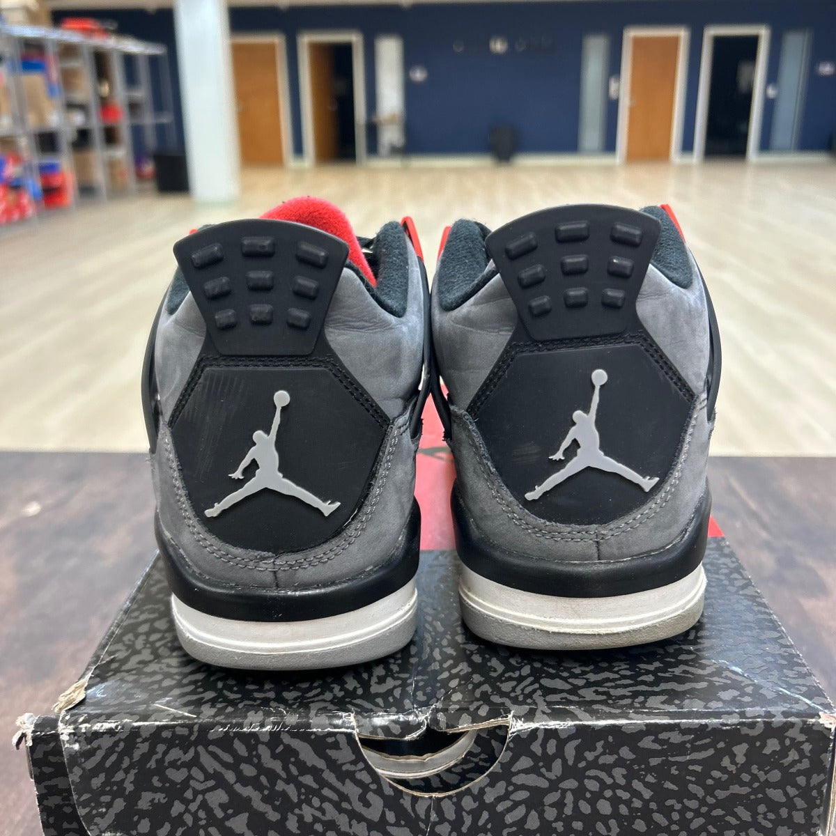 Jordan 4 Retro Infrared (GS) Size 6.5Y (Pre-Owned) - Image 4