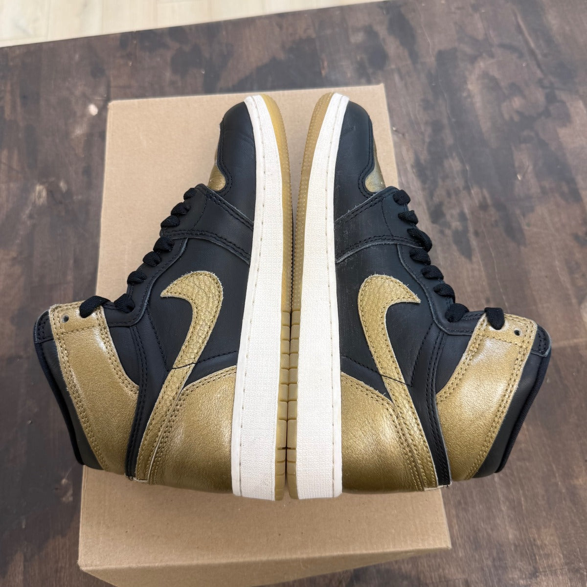 Jordan 1 Retro High OG Black Metallic Gold (GS) Size 5Y (Pre-Owned) - Image 3