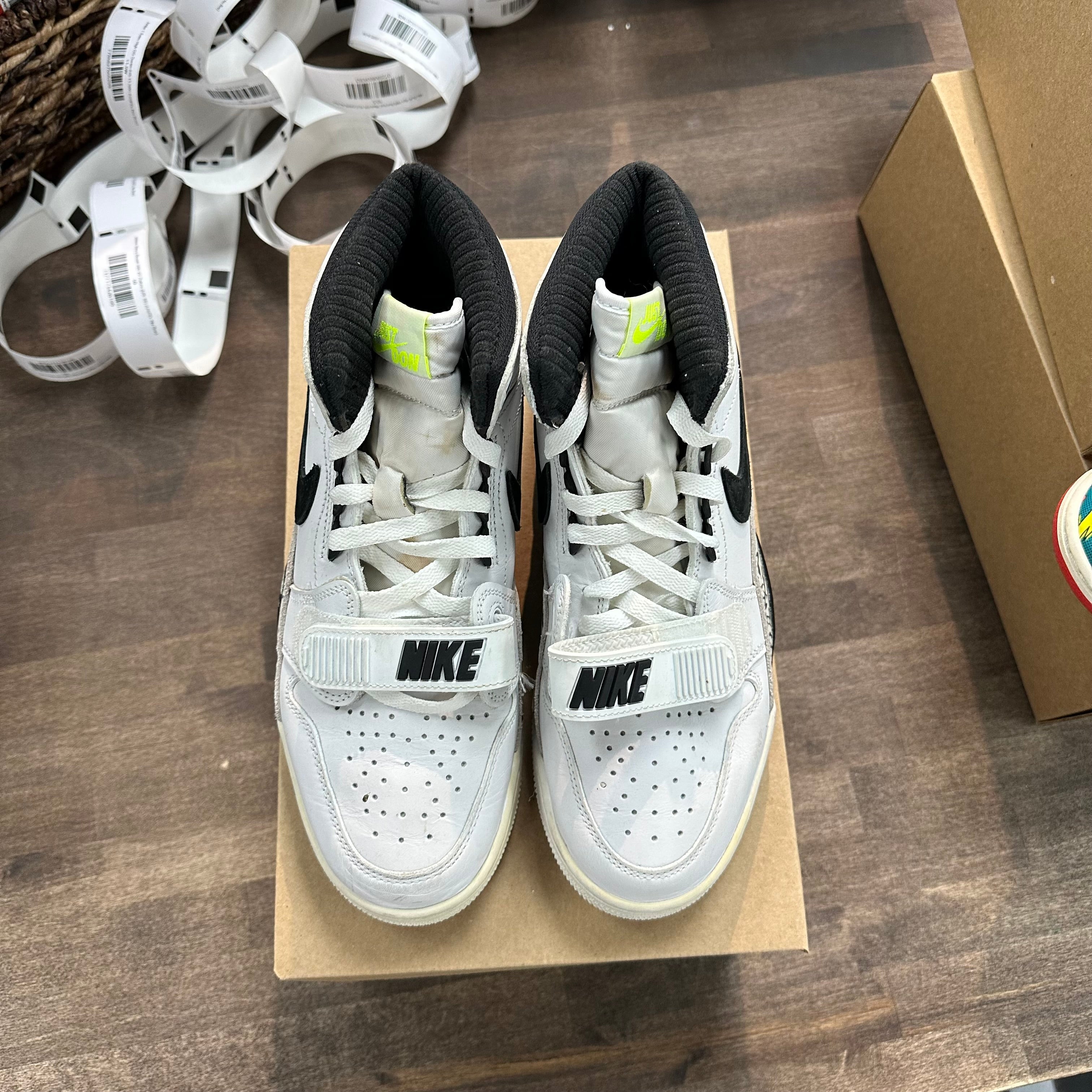 Jordan Legacy 312 Command Force Volt (US 9) (USED, No Box) Size 9 (Pre-Owned) - Image 2
