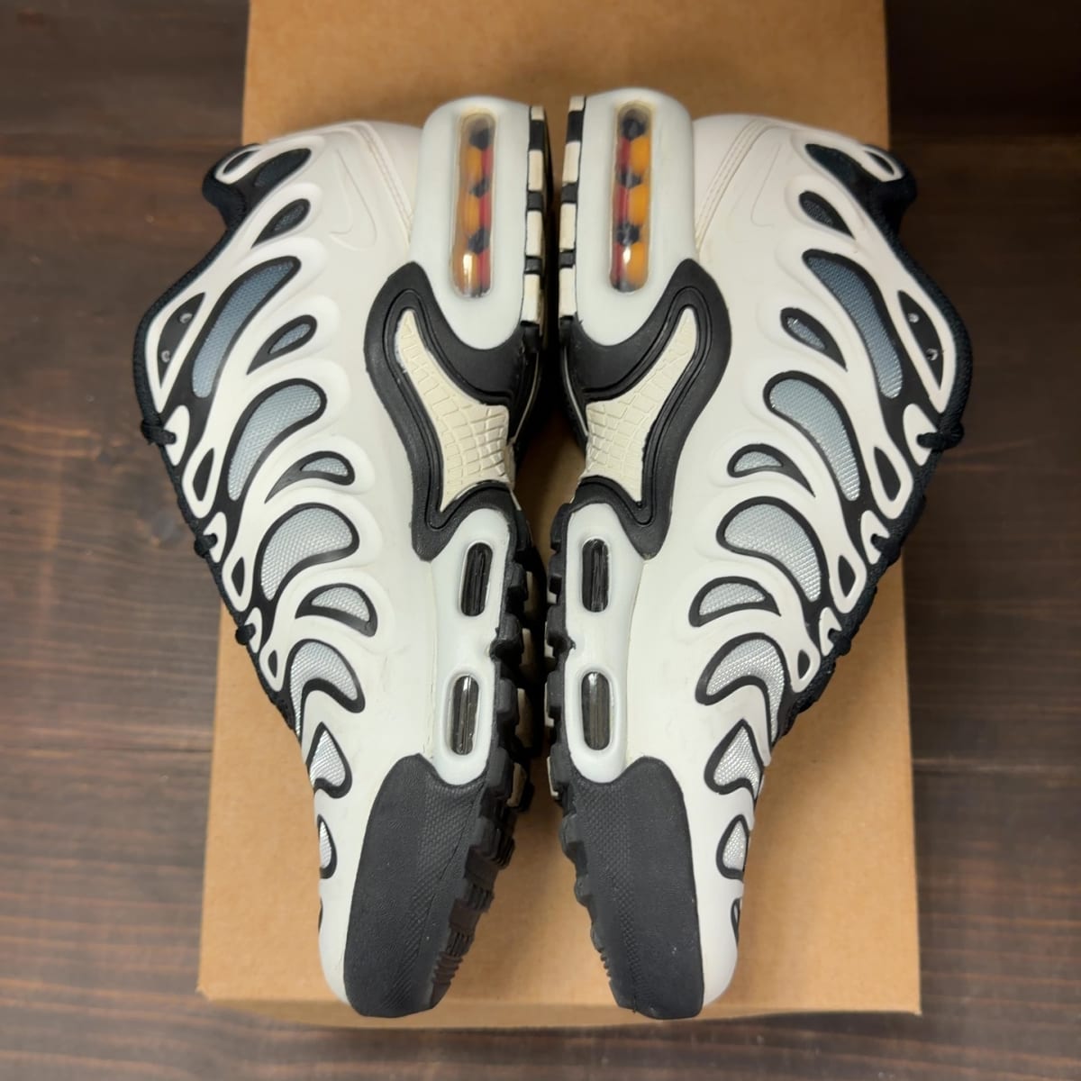 Nike Air Max Plus Drift White Black Metallic Silver Size 6 (Pre-Owned) - aux